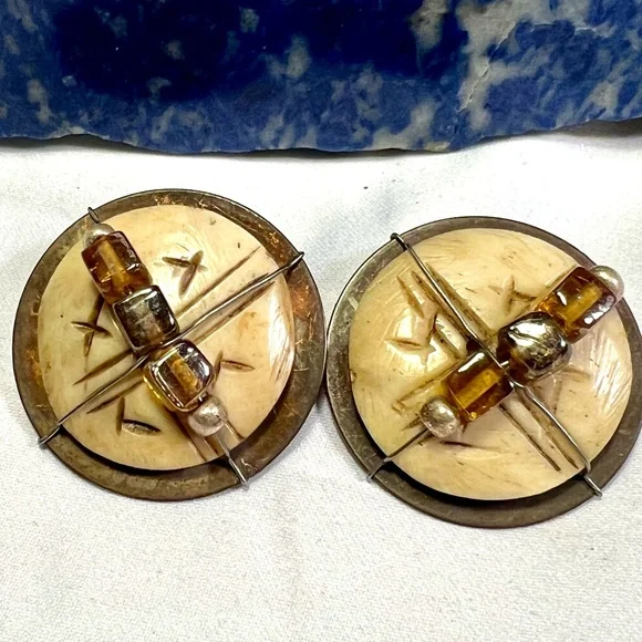 Earrings, copper metal and bones clip on earrings with Brown glass beads. - Picture 3 of 8